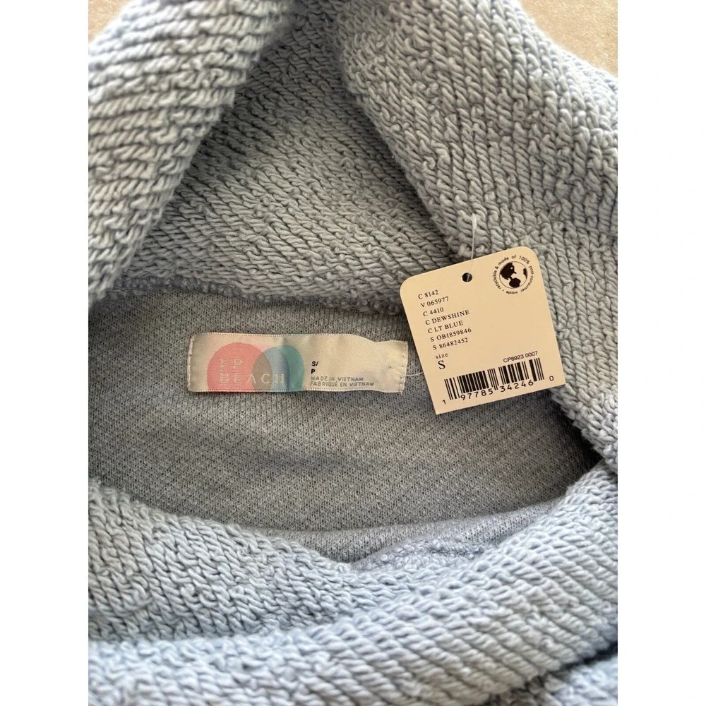 Free People Beach Sweater Womens Small Icy Blue Chunky Cowl‎ Neck Coastal NWT - Picture 4 of 7